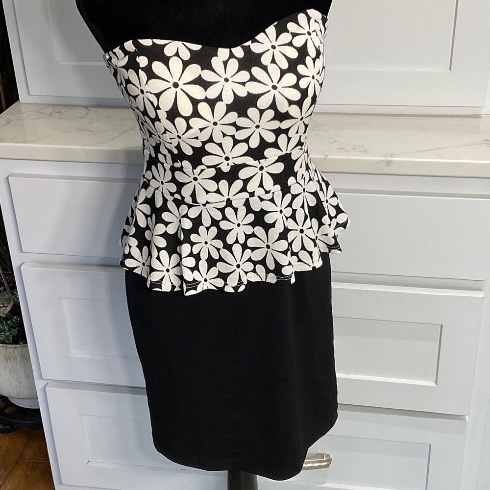 Chic New Bell Strapless Mini Black and White Floral Dress